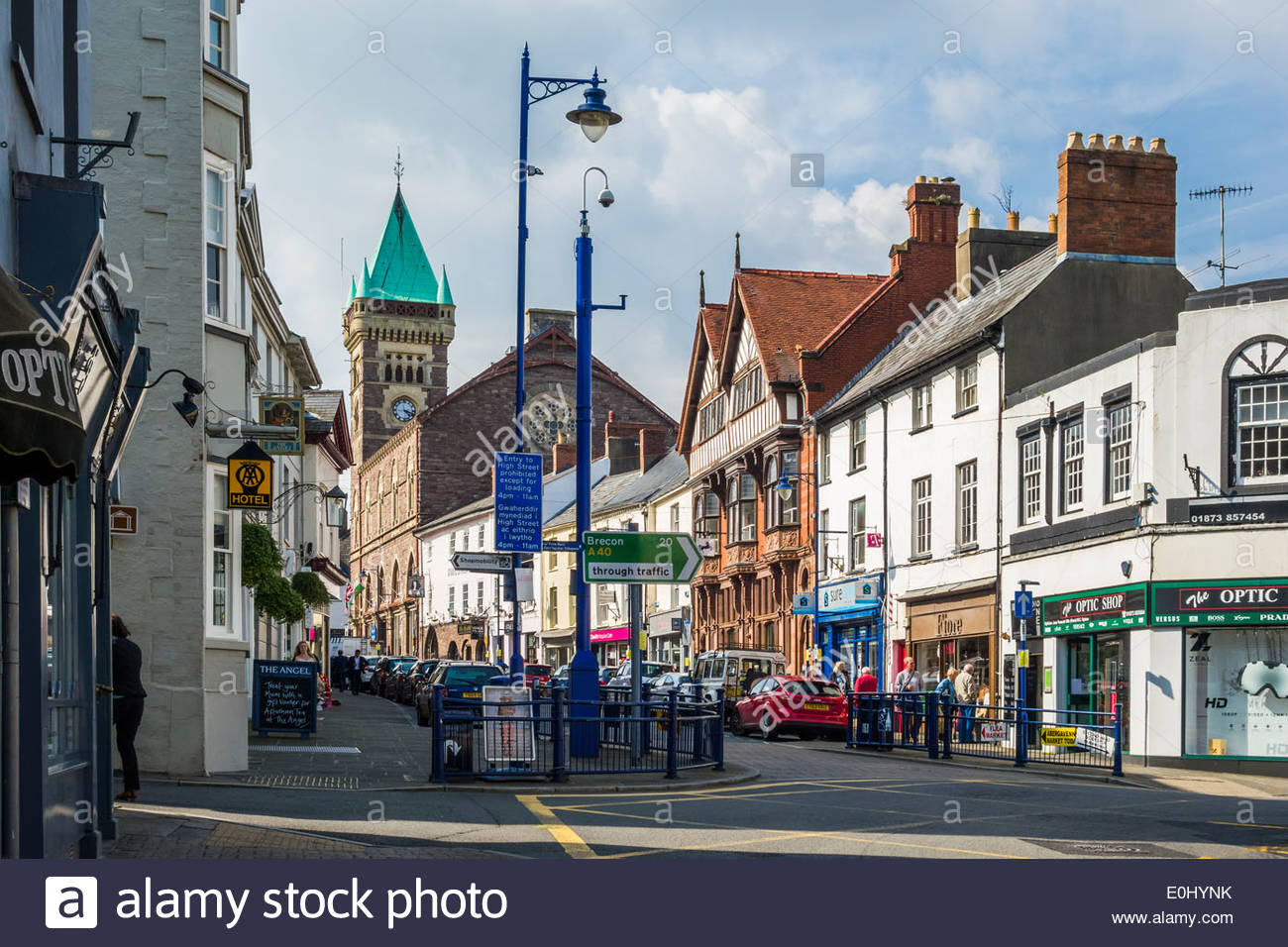 town-centre-street-scene-in-abergavenny-monmouthshire-wales-uk-E0HYNK